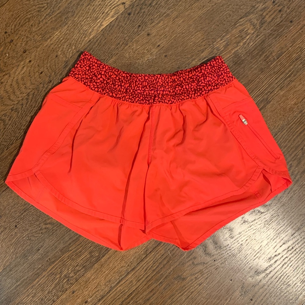 Lululemon Tracker Short III (4-way Stretch) Size 6